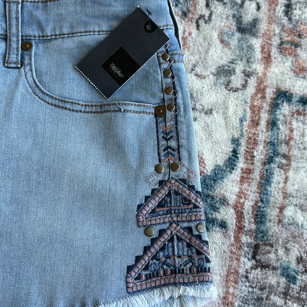 Aztec Jean Short - Picture 2 of 4